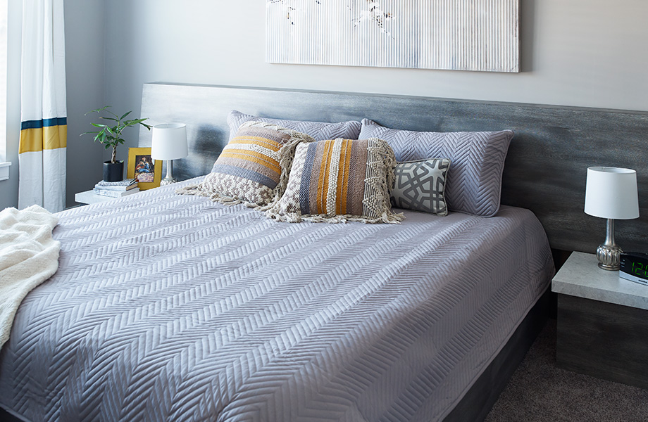 Umbra Oak and White Shalestone