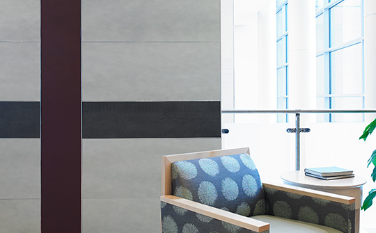 Mur en dECOLeather®, placage en cuir recyclé du Groupe Formica